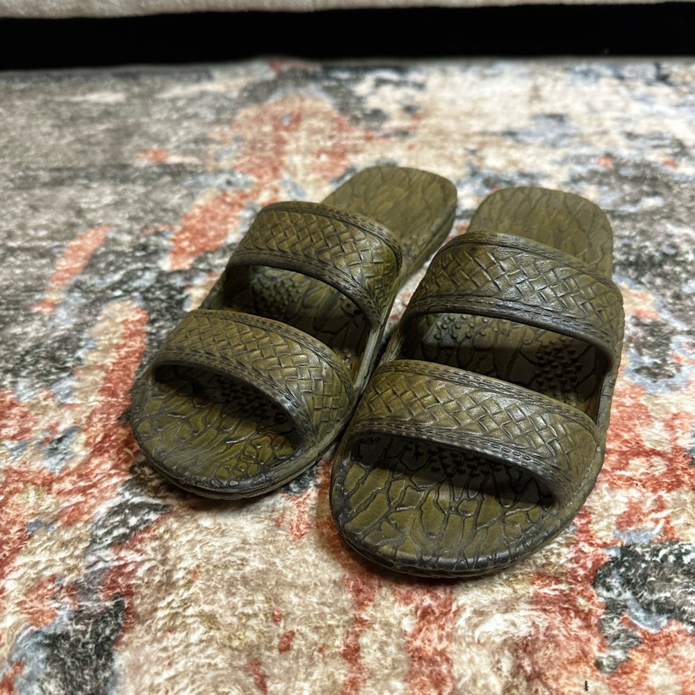 Pali Hawaii Olive Green Sandals